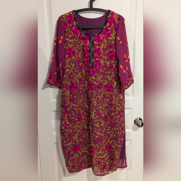 Beautiful Vintage South Asian Hand Embroidered Floral Tunic and Scarf - Picture 3 of 10